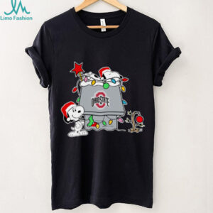 Snoopy Ohio State Buckeyes Christmas Shirt 2025 Holiday Football Gift Tee
