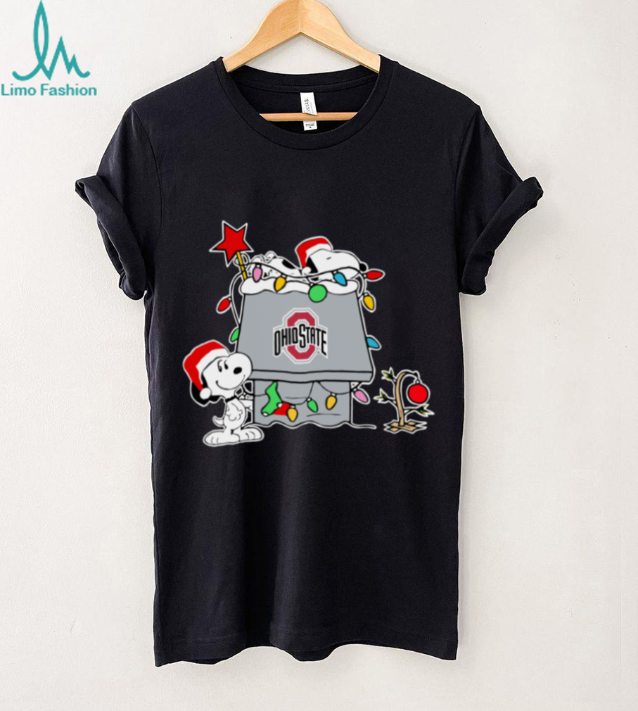 Snoopy Ohio State Buckeyes Christmas Shirt 2025 Holiday Football Gift Tee