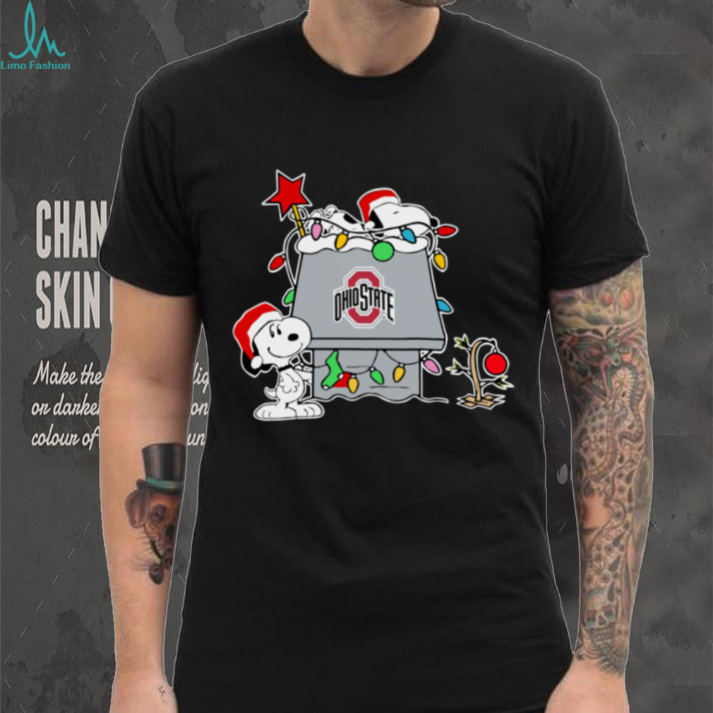 Snoopy Ohio State Buckeyes Christmas Shirt 2025 Holiday Football Gift Tee