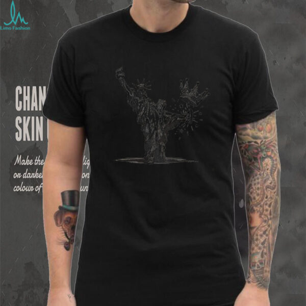 Statue of Liberty kicking crown No Kings Anti Trump shirt