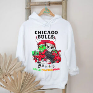 Grinch And Jack Chicago Bulls Friends HalloThanksMas T Shirt