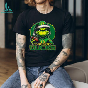 Grinch is holding a ball and smiling at Oregon Ducks fans Christmas shirt