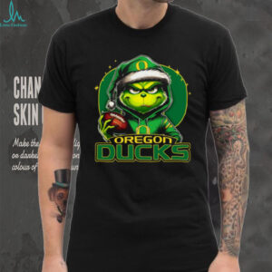 Grinch is holding a ball and smiling at Oregon Ducks fans Christmas shirt