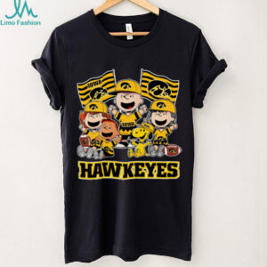 Iowa Hawkeyes Shop Snoopy Charlie Brown And Friends Hawkeyes Flags T Shirt