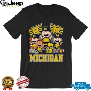 Michigan Wolverines Shop Snoopy Charlie Brown And Friends Wolverines Flags T Shirt