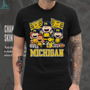 Michigan Wolverines Shop Snoopy Charlie Brown And Friends Wolverines Flags T Shirt
