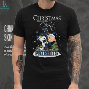 New England Patriots Snoopy Begins With Christ And Friends Peanuts Christmas Shirt