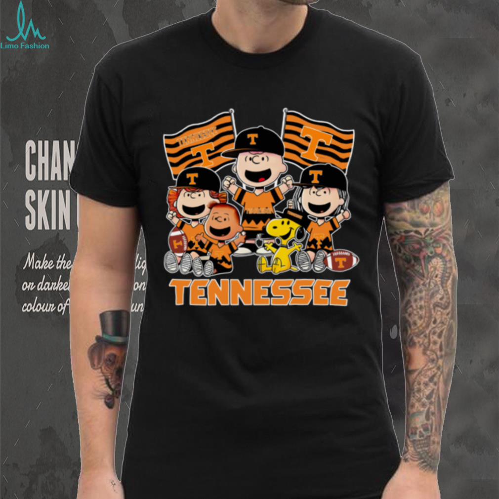 Tennessee Volunteers Shop Snoopy Charlie Brown And Friends Volunteers Flags T Shirt Tennessee Volunteers Shop Snoopy Charlie Brown And Friends Volunteers Flags T Shirt