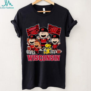 Wisconsin Badgers Shop Snoopy Charlie Brown And Friends Badgers Flags T Shirt