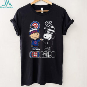 Charlie Brown and Snoopy vs Chicago Cubs and Chicago White Sox Logo T shirt