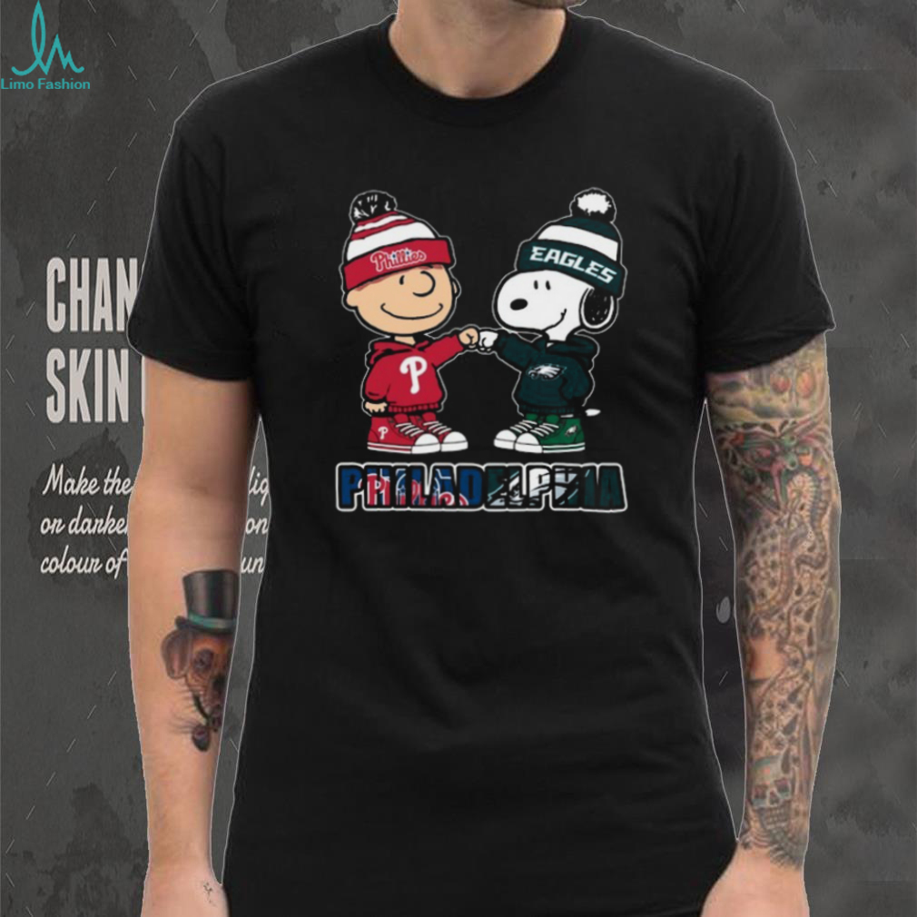 Cute Snoopy and Charlie Brown Philadelphia Sports Phillies X Eagles Skyline T Shirt Cute Snoopy and Charlie Brown Philadelphia Sports Phillies X Eagles Skyline T Shirt
