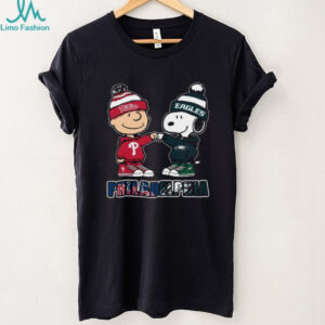 Cute Snoopy and Charlie Brown Philadelphia Sports Phillies X Eagles Skyline T Shirt