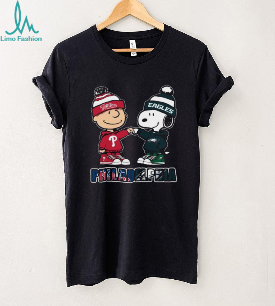 Cute Snoopy and Charlie Brown Philadelphia Sports Phillies X Eagles Skyline T Shirt Cute Snoopy and Charlie Brown Philadelphia Sports Phillies X Eagles Skyline T Shirt