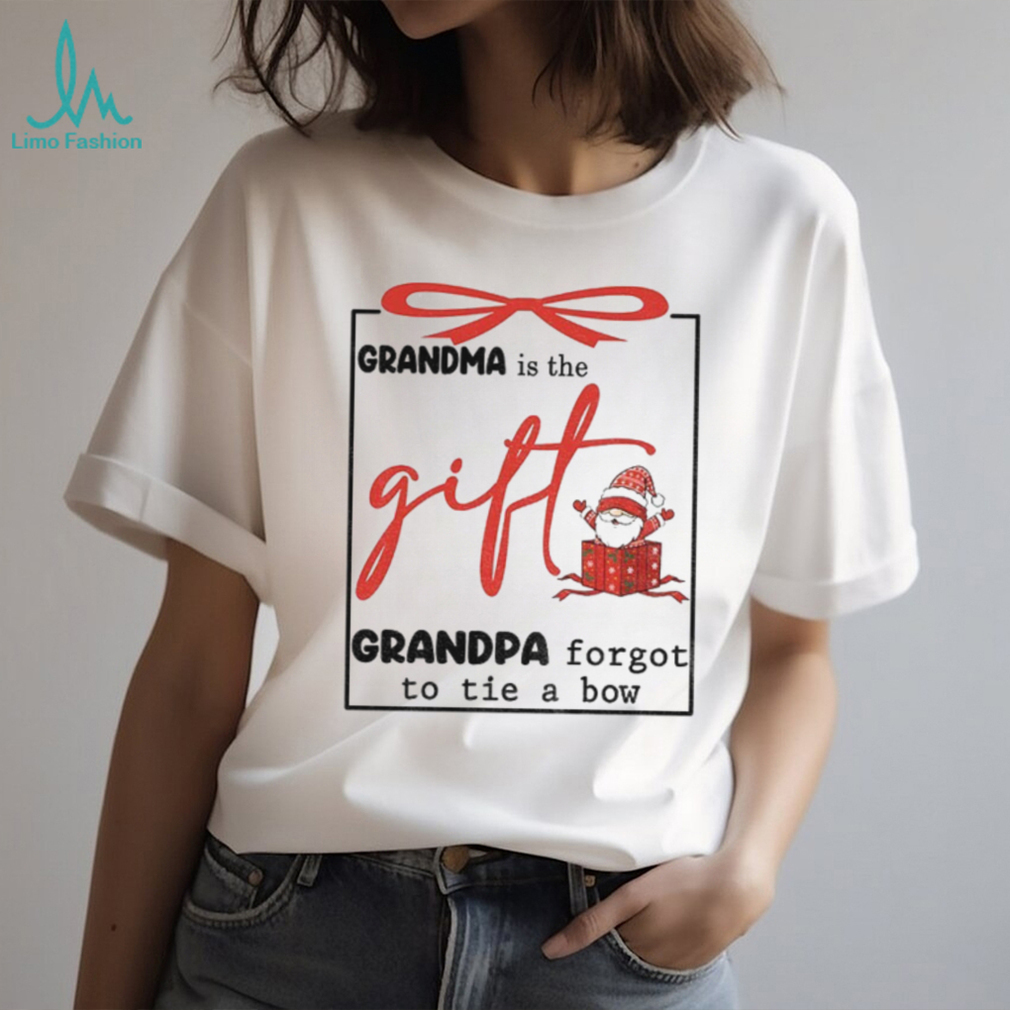 Gnome grandma is the gift grandpa forgot to tie a bow Christmas shirt Gnome grandma is the gift grandpa forgot to tie a bow Christmas shirt