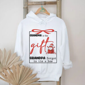 Gnome grandma is the gift grandpa forgot to tie a bow Christmas shirt