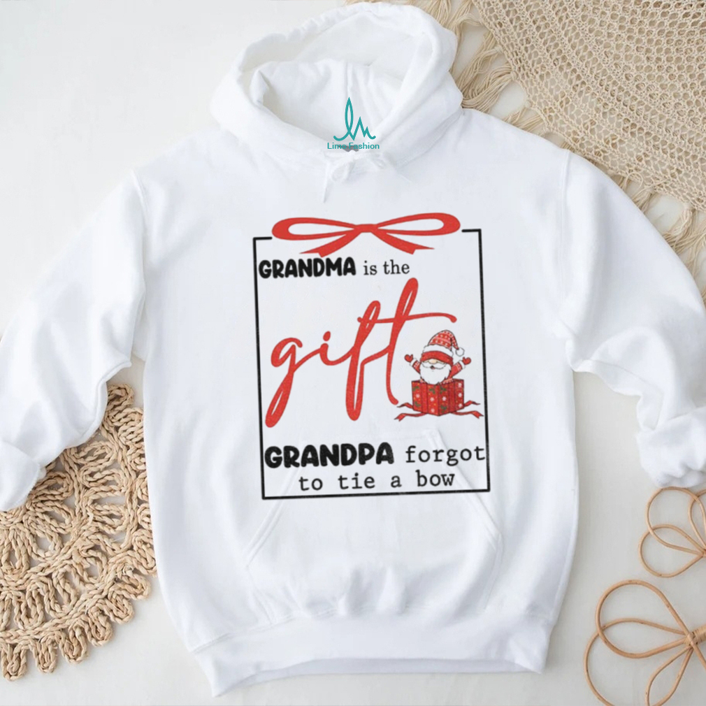 Gnome grandma is the gift grandpa forgot to tie a bow Christmas shirt Gnome grandma is the gift grandpa forgot to tie a bow Christmas shirt