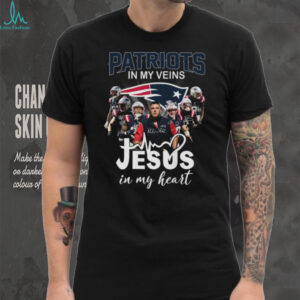 New England Patriots In My Veins Jesus In My Heart Signatures T Shirt