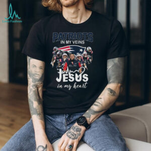 New England Patriots In My Veins Jesus In My Heart Signatures T Shirt