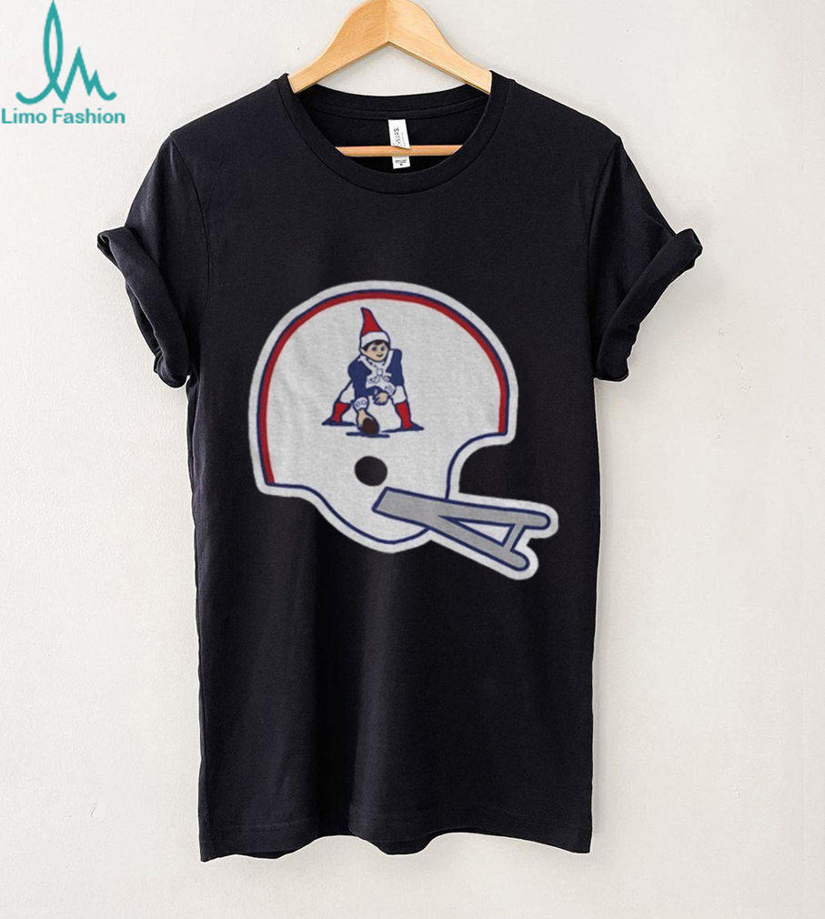 Patriots Elf on the Shelf Helmet New England Patriots Football 2025 Christmas shirt Patriots Elf on the Shelf Helmet New England Patriots Football 2025 Christmas shirt