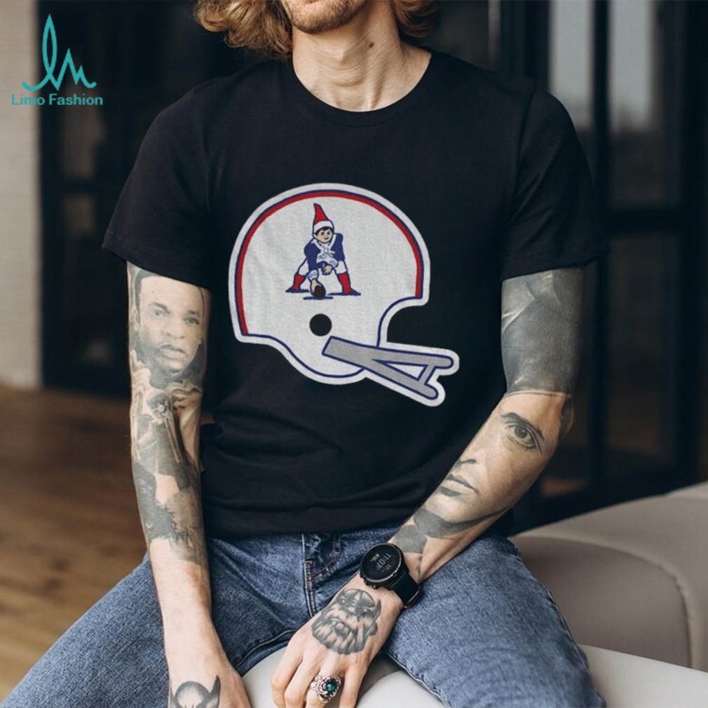 Patriots Elf on the Shelf Helmet New England Patriots Football 2025 Christmas shirt Patriots Elf on the Shelf Helmet New England Patriots Football 2025 Christmas shirt