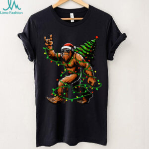 Santa Bigfoot Christmas Tree Xmas Lights Funny Sasquatch T Shirt (1)