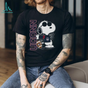 Snoopy The Peanuts UConn Huskies Fan T shirt