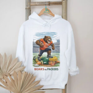 Chicago Bears Mascot Stepping on Green Bay Packers Cheesehead Football Rivalry T Shirt