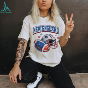 New England Patriots Vintage Style Football Helmet and Stars T Shirt T Shirt