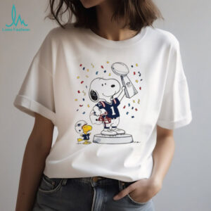 Snoopy New England Patriots Super Bowl Trophy Champion T Shirt