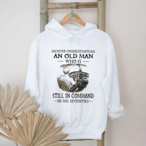 Never Underestimate An Old Man Who Is Still In Command Pilot 70s T Shirt