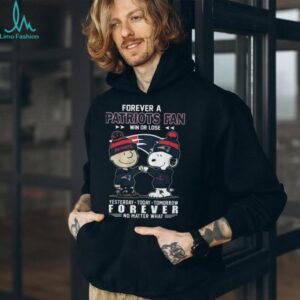 Forever A Patriots Fan Win Or Lose Charlie Brown and Snoopy Tee