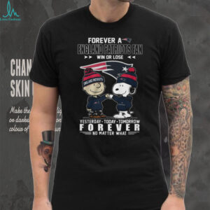 New England Patriots Snoopy & Charlie Brown “Forever A Fan” Win Or Lose T Shirt