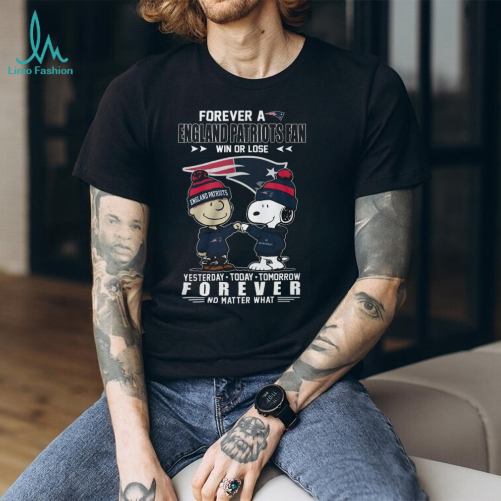 New England Patriots Snoopy & Charlie Brown “Forever A Fan” Win Or Lose T Shirt New England Patriots Snoopy & Charlie Brown “Forever A Fan” Win Or Lose T Shirt