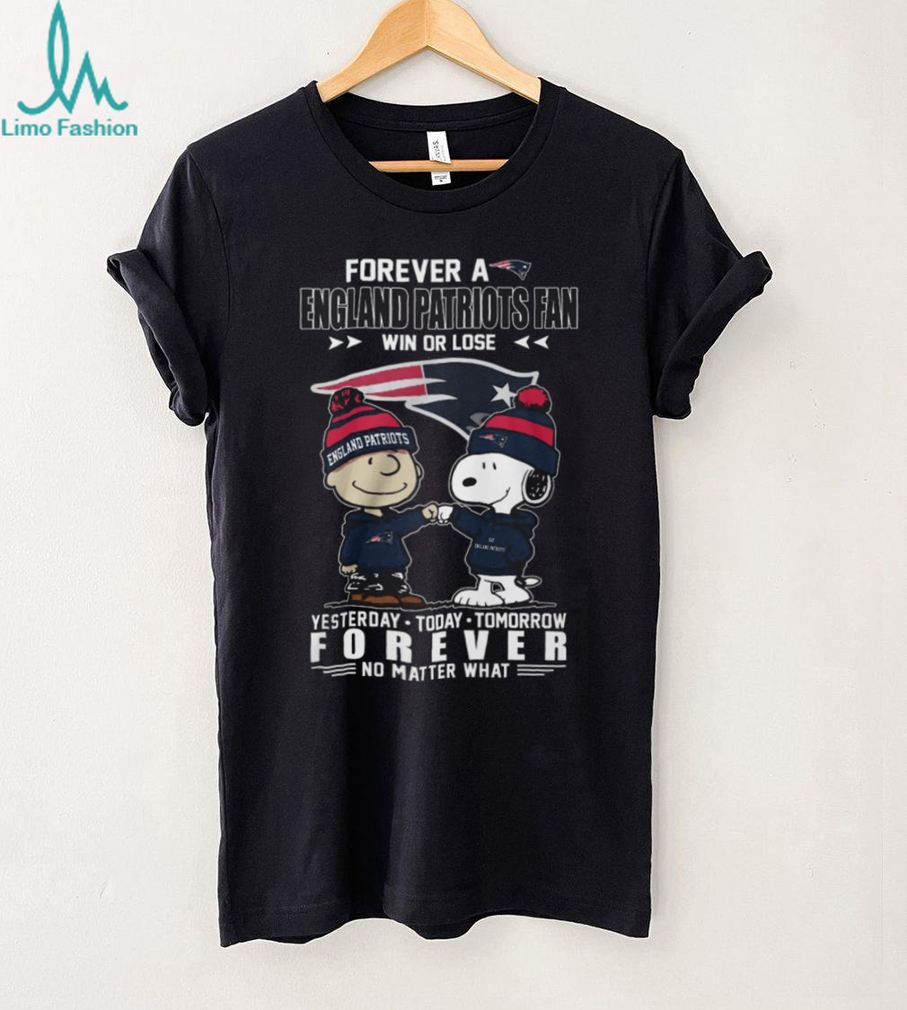 New England Patriots Snoopy & Charlie Brown “Forever A Fan” Win Or Lose T Shirt New England Patriots Snoopy & Charlie Brown “Forever A Fan” Win Or Lose T Shirt