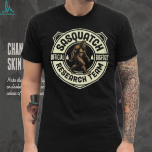 Official Sasquatch Research Team T Shirt Vintage Bigfoot Hunter Graphic Tee