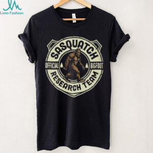 Official Sasquatch Research Team T Shirt Vintage Bigfoot Hunter Graphic Tee