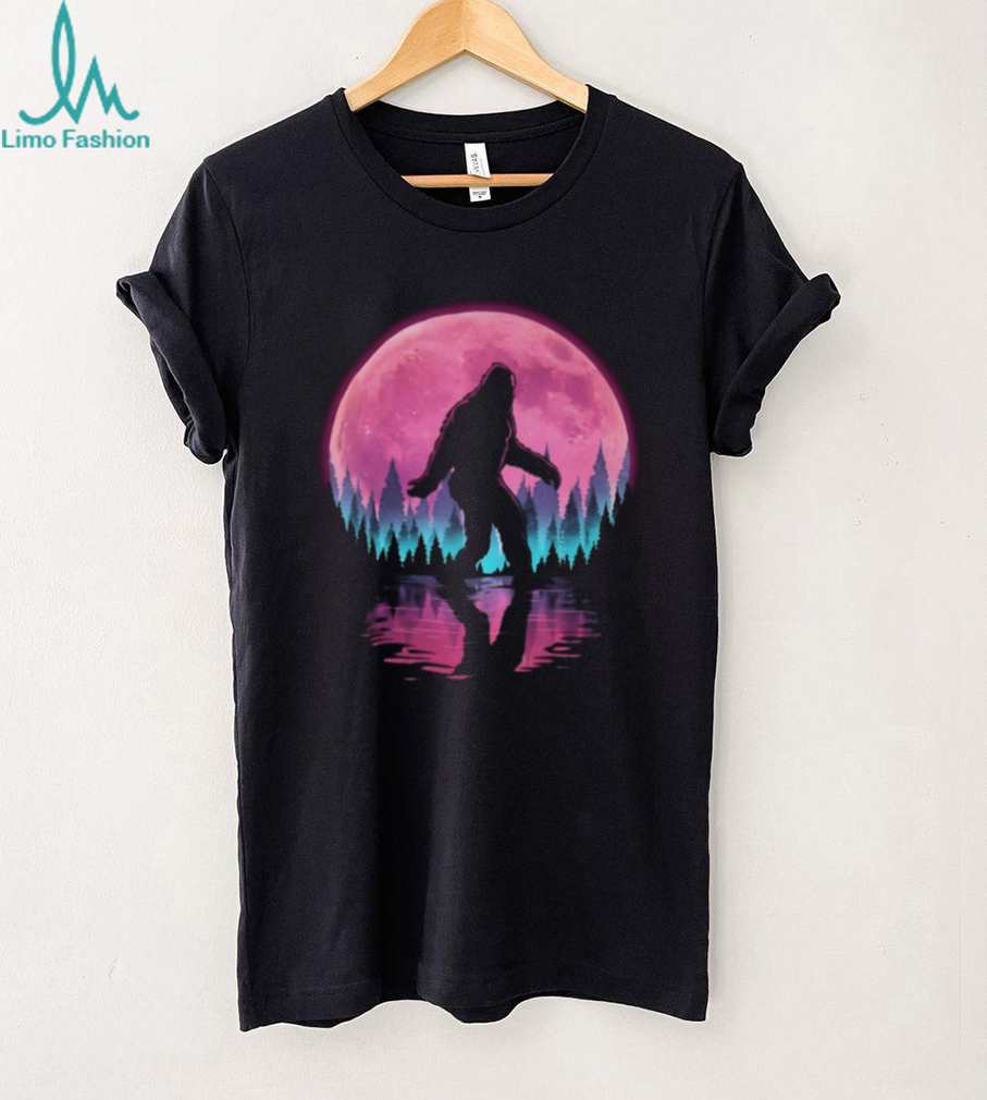 Synthwave Bigfoot Pink Moon Silhouette Retro 80s T Shirt Synthwave Bigfoot Pink Moon Silhouette Retro 80s T Shirt