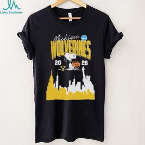 Snoopy Michigan Wolverines NCAA Basketball 2026 New York Skyline T shirt