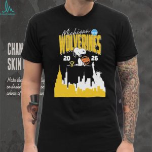 Snoopy Michigan Wolverines NCAA Basketball 2026 New York Skyline T shirt
