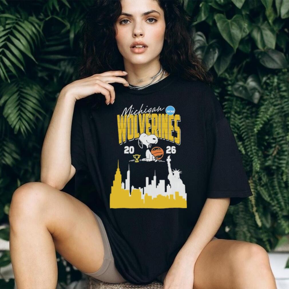Snoopy Michigan Wolverines NCAA Basketball 2026 New York Skyline T shirt Snoopy Michigan Wolverines NCAA Basketball 2026 New York Skyline T shirt