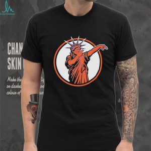 Statue of Liberty Dabbing Graphic Pop Culture Streetwear T Shirt