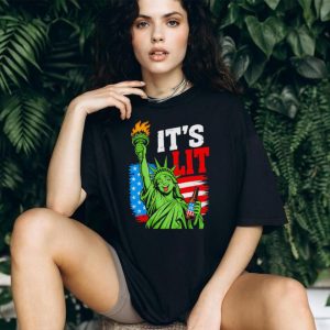 It's Lit Statue Of Liberty Drinking Beer Fourth Of July Vintage American Flag T Shirt