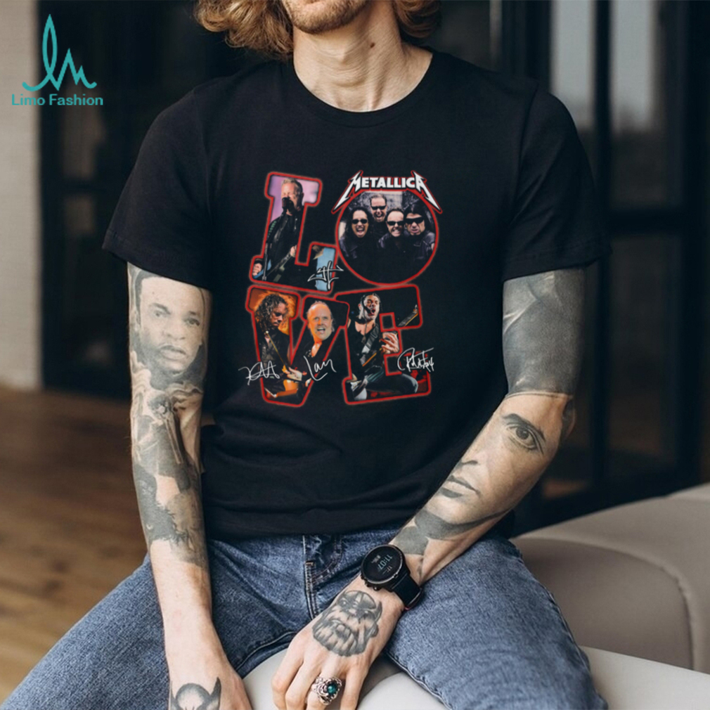 Metallica LOVE Red Graphic Signatures Band Photo T Shirt Metallica LOVE Red Graphic Signatures Band Photo T Shirt