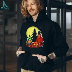 Alien and Bigfoot Campfire Funny Graphic T Shirt