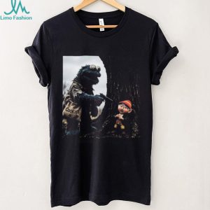 Funny Cookie Monster Holding Up Keebler Elf Vintage Dark Humor Graphic T Shirt