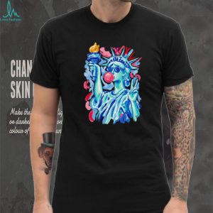 Statue of Liberty Bubblegum Sunglasses Pop Art T Shirt