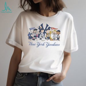 New York Yankees Peanuts Snoopy Baseball Fans Shirt