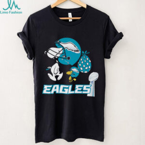 Snoopy and Woodstock walking Philadelphia Eagles shirt