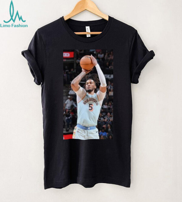 Spurs’ Castle named NBA rookie of the year shirt