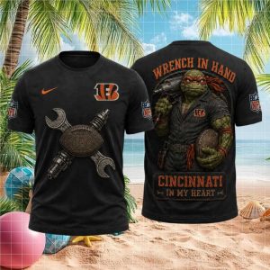 Cincinnati Bengals Wrench In Hand 2026 Vintage Retro Football Fans Men Women T Shirt